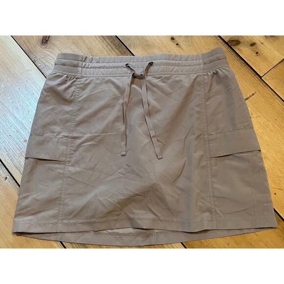 Tek Gear Women's On the go drawstring skirt. Built in shorts. outdoors Medium - Picture 1 of 5